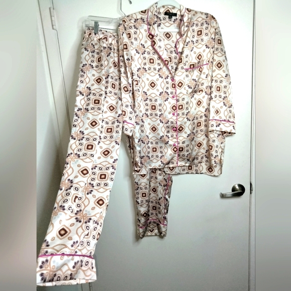Ann Taylor Other - Ann Taylor (Size L) Multicolored Medallion Pattern (2PC) Matching Pajama Set